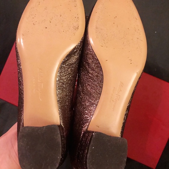 ✨Ferragamo vara bow gold glitter pump, sz 6B - Picture 5 of 8